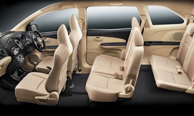 Rental Honda Mobilio kabin honda mobilio e-cvt